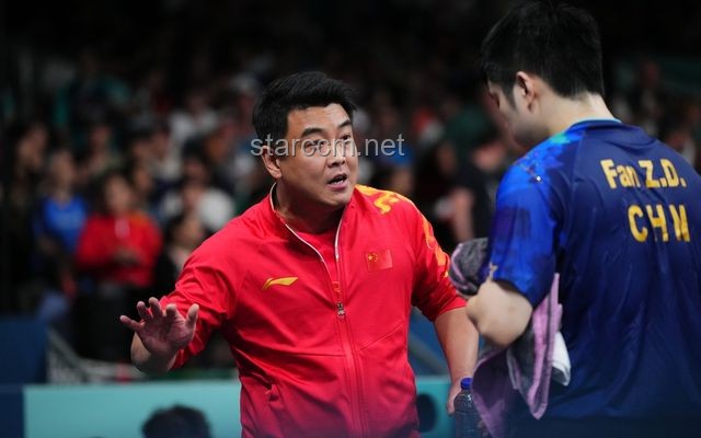 樊振东0-2落后选择更换球衣：战术与心理的双重转折